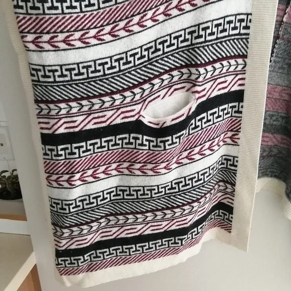 Aritzia Golden by TNA Alpaca and Wool Oversized Tribal Shawl Wrap Small/Medium - Picture 8 of 16